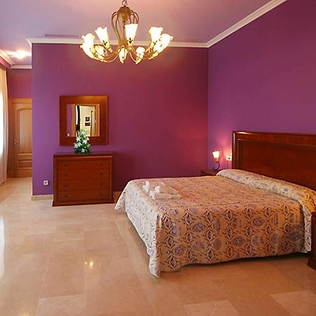 Villa With 4 Bedrooms In Las Lagunas De Mijas, With Wonderful Mountain Exteriör bild