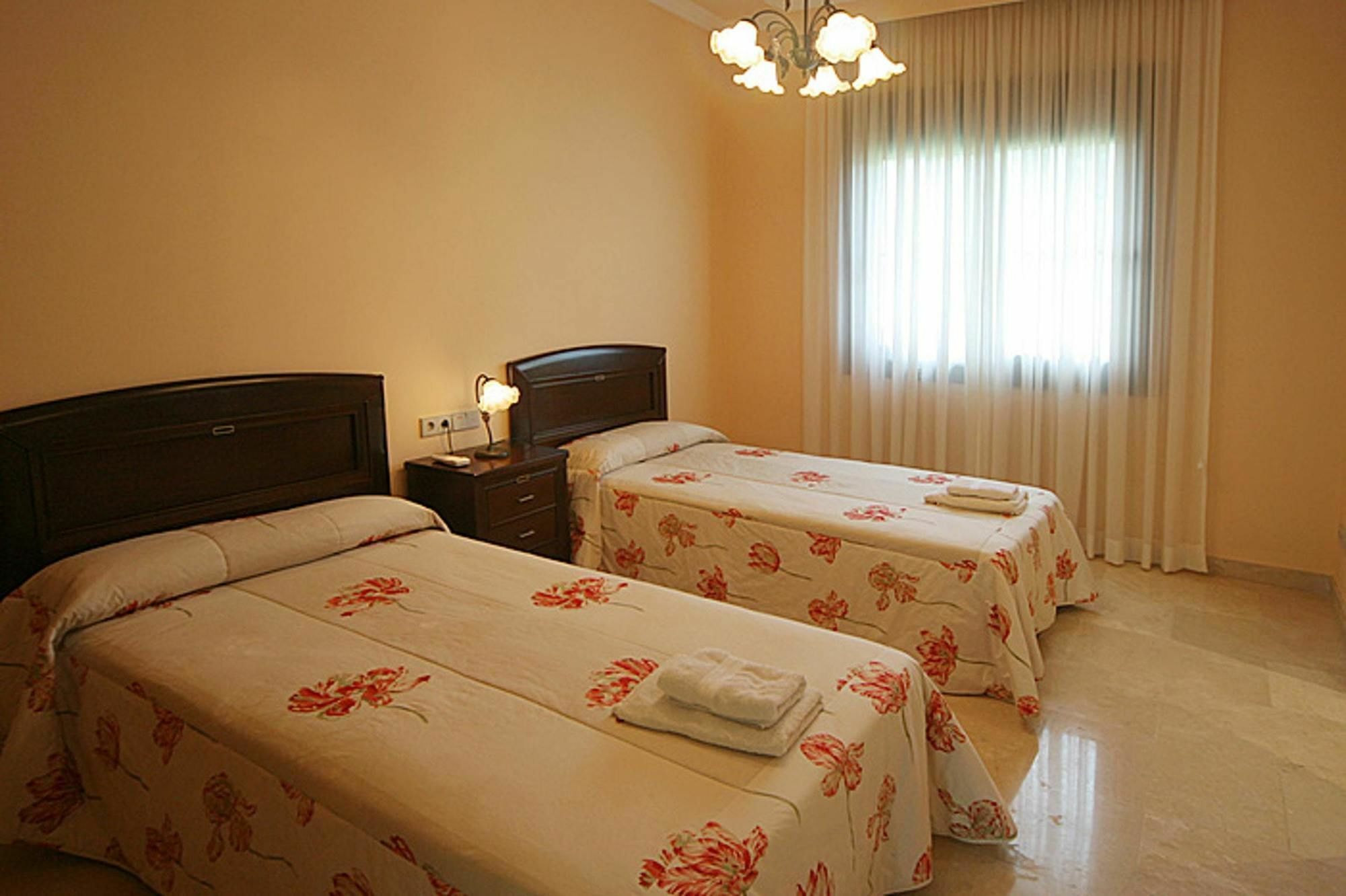 Villa With 4 Bedrooms In Las Lagunas De Mijas, With Wonderful Mountain Exteriör bild